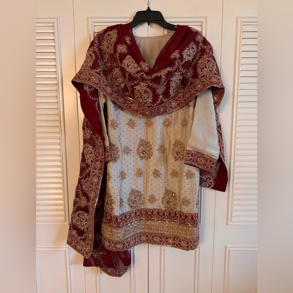 Heavy Embroidered Formal 3 Pcs Women’s Dress Maroon & Gray Pakistani Small New